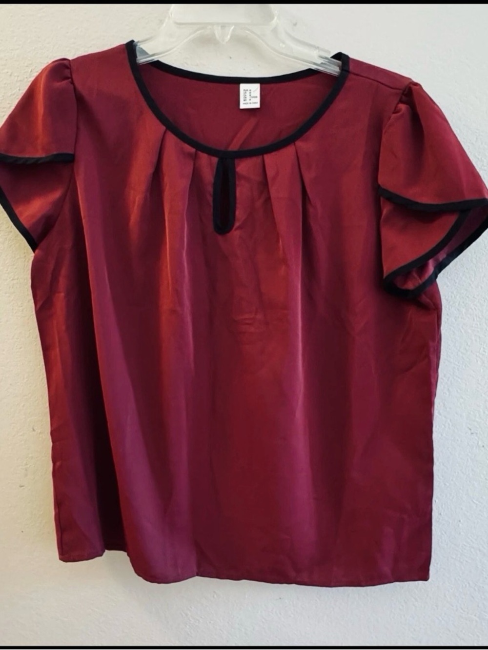 Red Short Sleeve Women’s Medium Blouse Top With Trim Sleeves. NWOT
